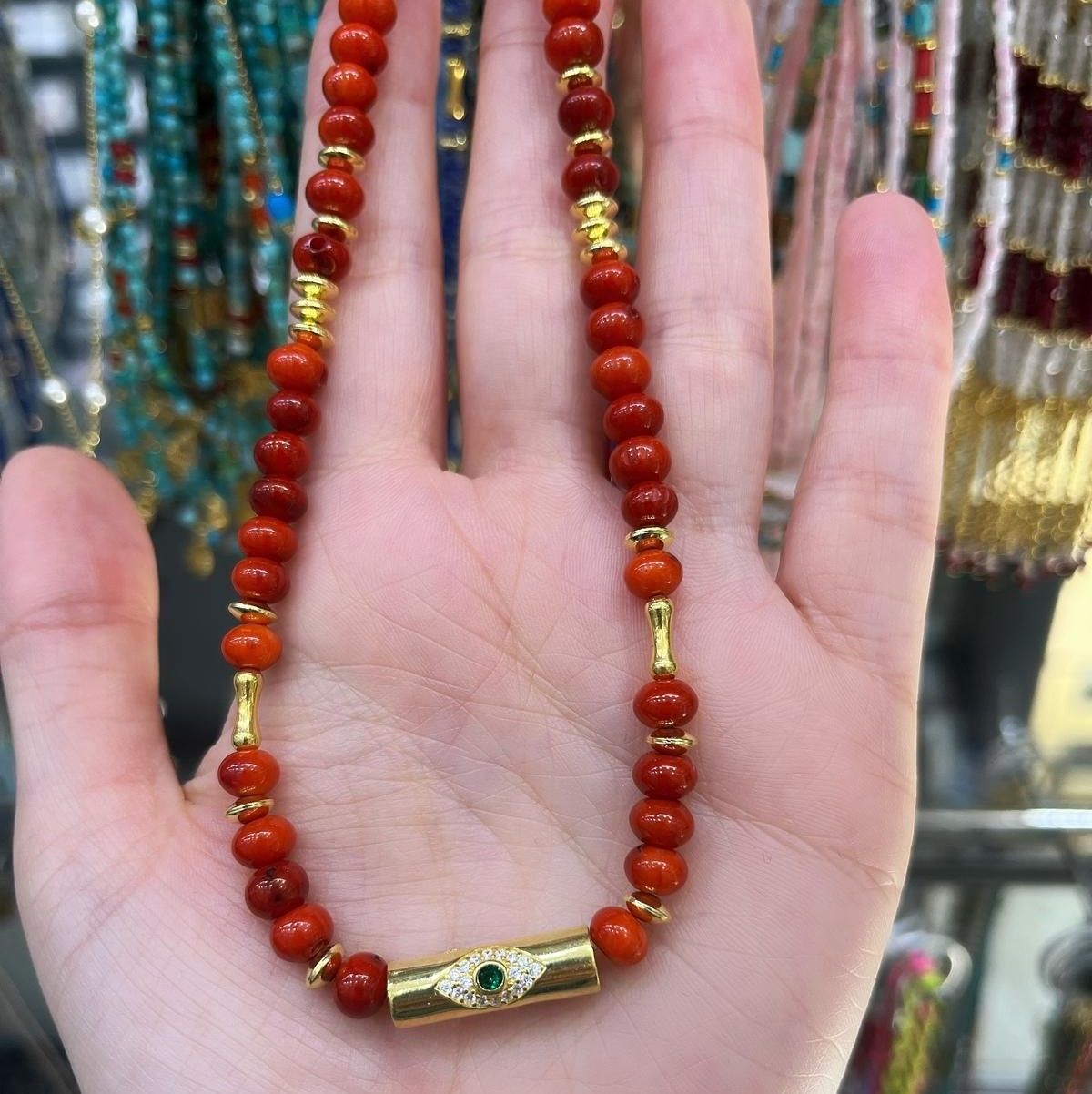 Mercan Taşlı Göz Kolye