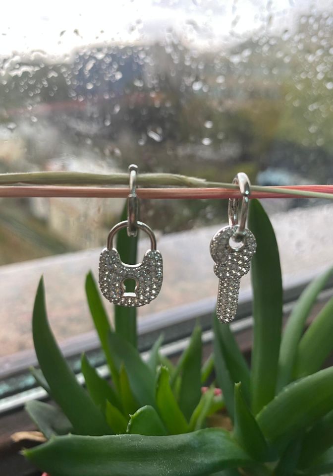 Anahtar Kilit  Taşlı Küpe