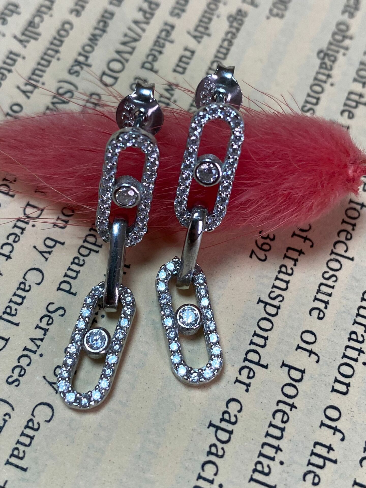 Gümüş Renk Zirkon Taşlı Küpe