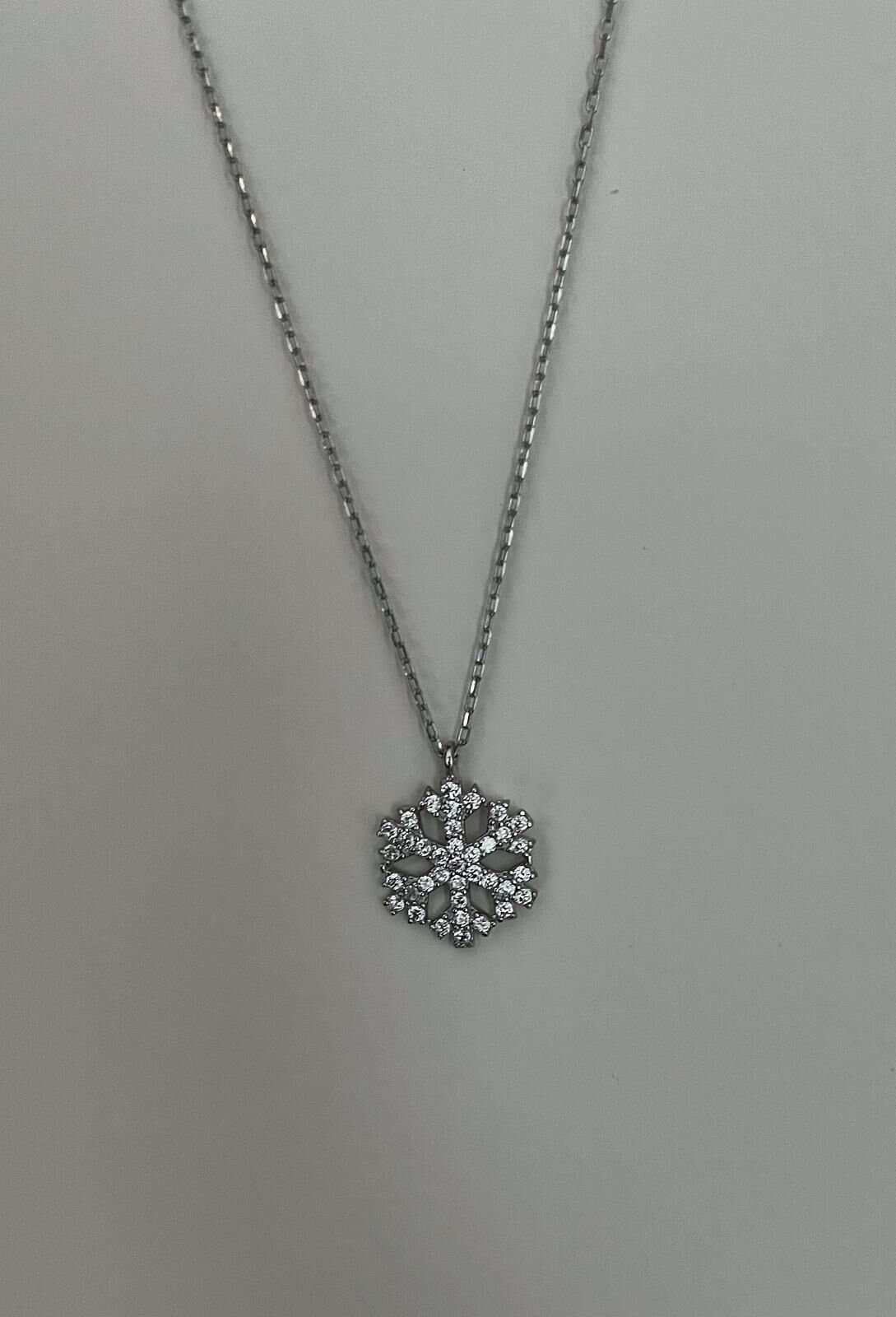 Kar Tanesi Taşlı Kolye