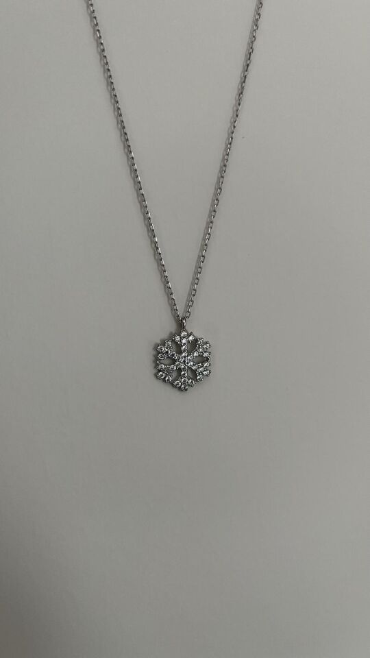 Kar Tanesi Taşlı Kolye