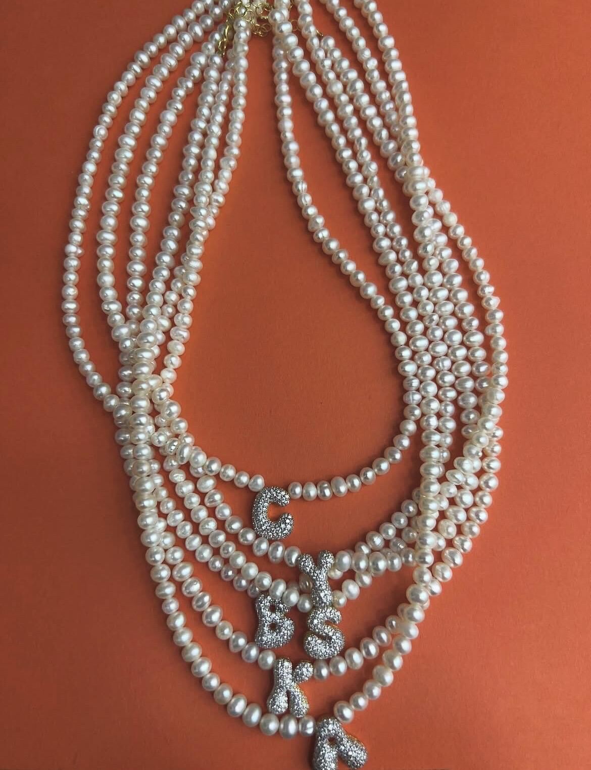 Gerçek İnci Bombe Harf Kolye