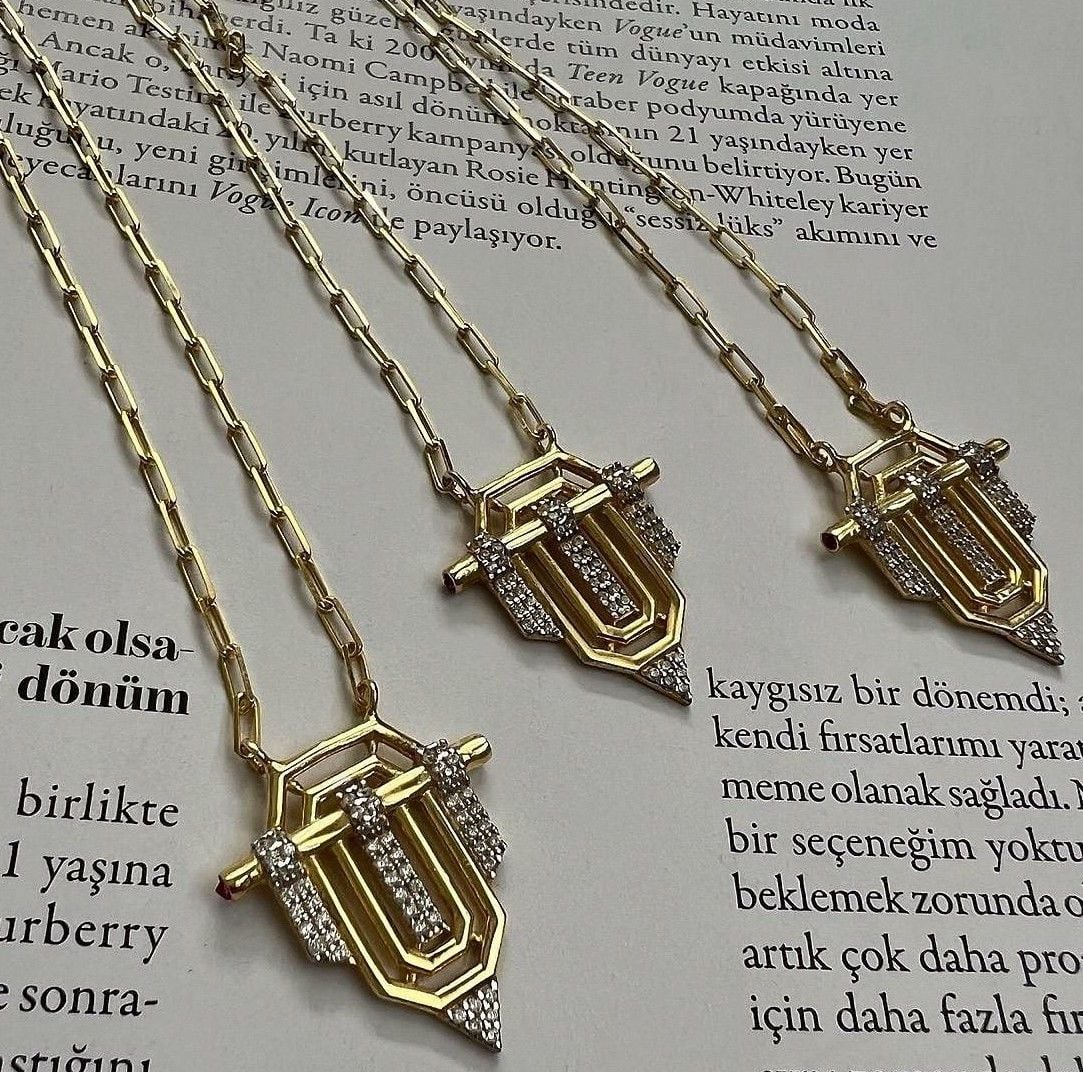 Büyük Taşlı Ok Kolye